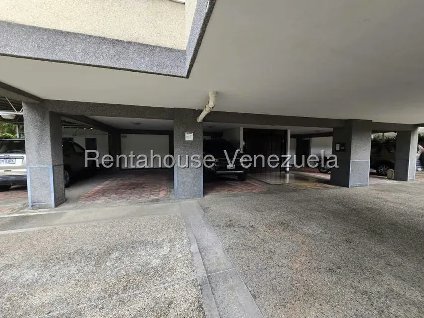 Apartamento (Duplex) en Venta en Cumbres de Curumo, Distrito Metropolitano - 2