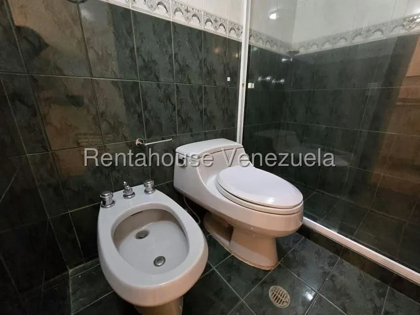 Apartamento (Duplex) en Venta en Cumbres de Curumo, Distrito Metropolitano - 24