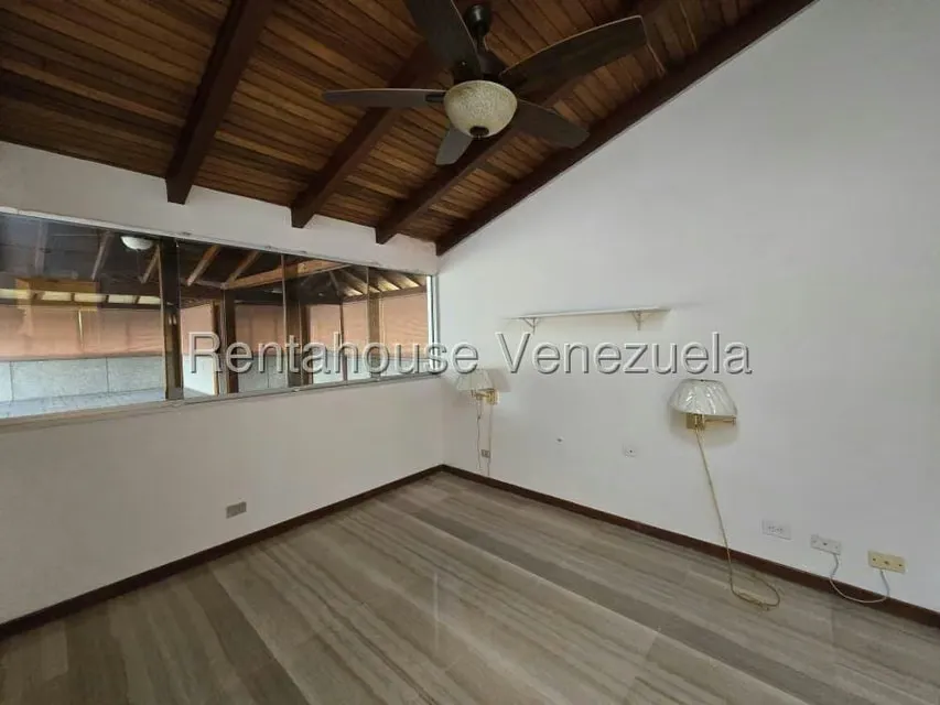 Apartamento (Duplex) en Venta en Cumbres de Curumo, Distrito Metropolitano - 26