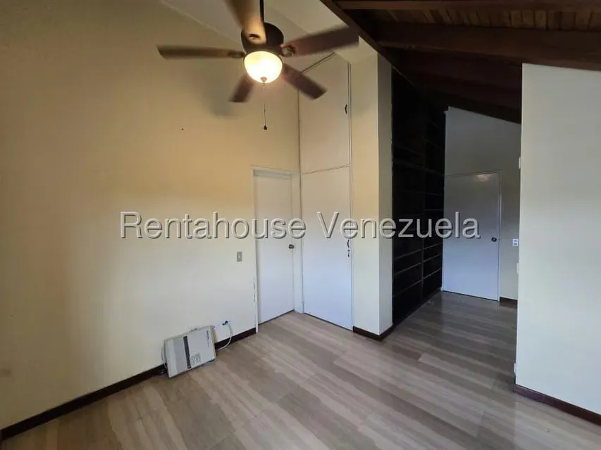 Apartamento (Duplex) en Venta en Cumbres de Curumo, Distrito Metropolitano - 30
