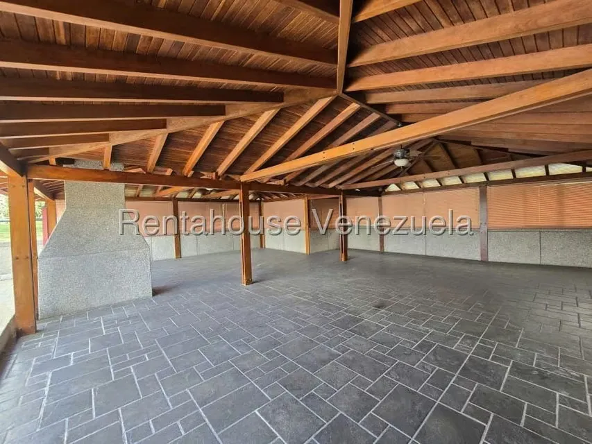 Apartamento (Duplex) en Venta en Cumbres de Curumo, Distrito Metropolitano - 31