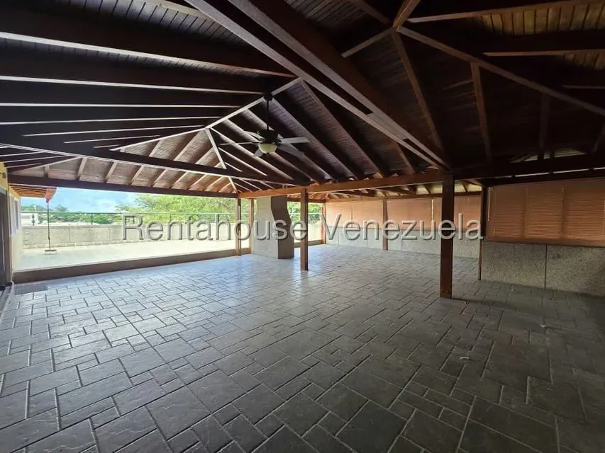 Apartamento (Duplex) en Venta en Cumbres de Curumo, Distrito Metropolitano - 32