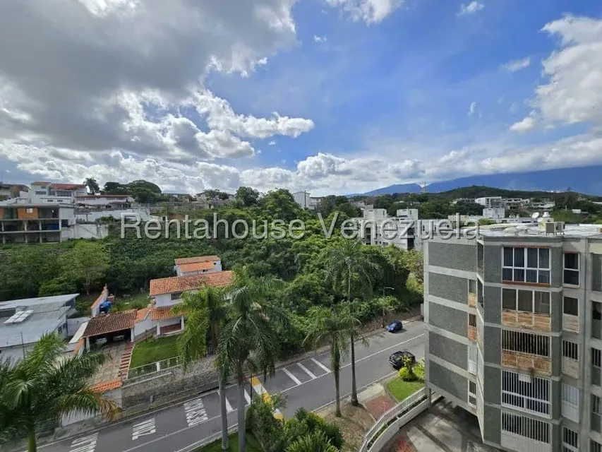 Apartamento (Duplex) en Venta en Cumbres de Curumo, Distrito Metropolitano - 35