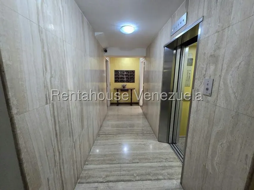 Apartamento (Duplex) en Venta en Cumbres de Curumo, Distrito Metropolitano - 38