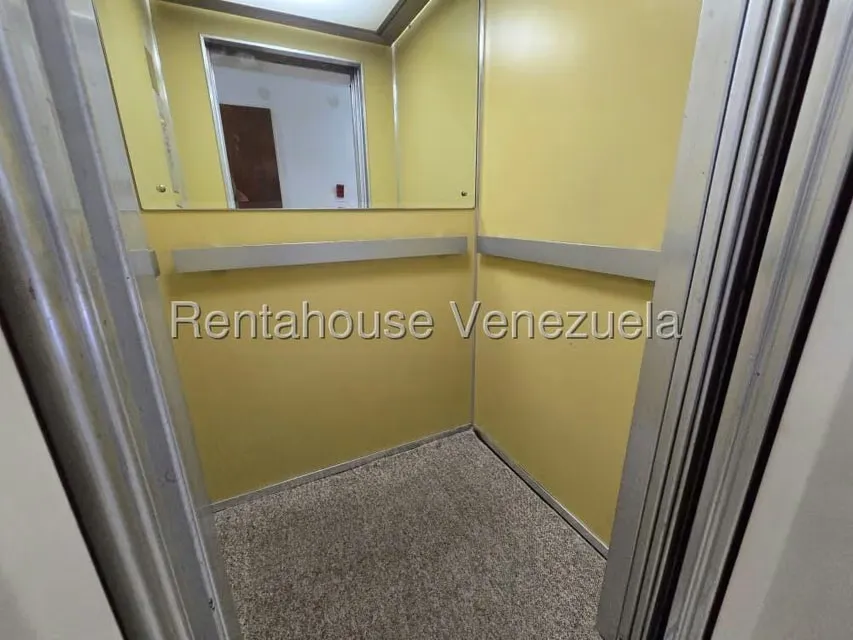 Apartamento (Duplex) en Venta en Cumbres de Curumo, Distrito Metropolitano - 40