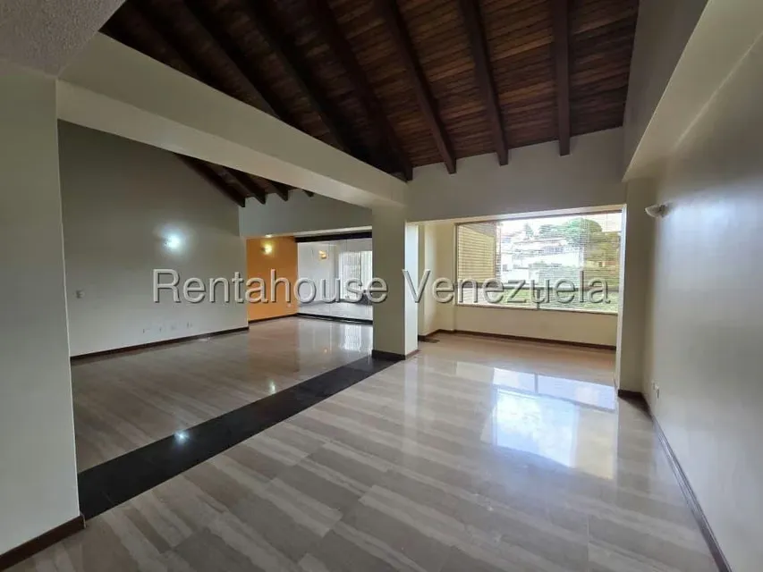 Apartamento (Duplex) en Venta en Cumbres de Curumo, Distrito Metropolitano - 4