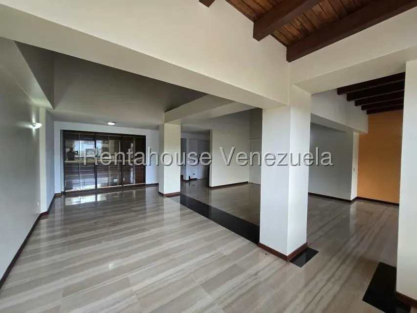 Apartamento (Duplex) en Venta en Cumbres de Curumo, Distrito Metropolitano - 6