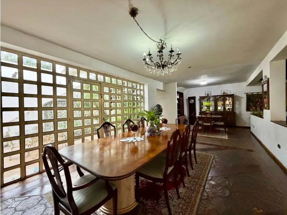 Se vende casa 1000m2 4h+2s/9b/8p La Lagunita - 2