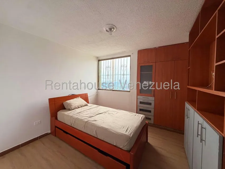 Apartamento (1 Nivel) en Alquiler en La Rosaleda, Miranda - 11
