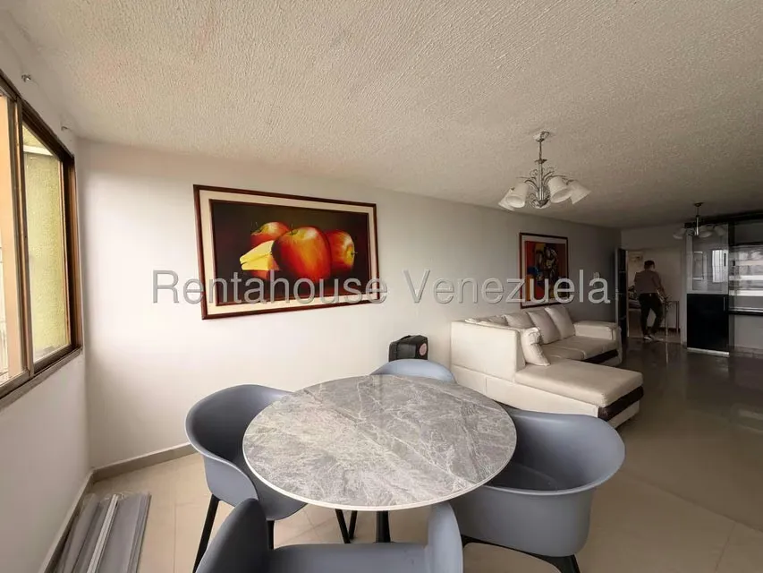 Apartamento (1 Nivel) en Alquiler en La Rosaleda, Miranda - 3