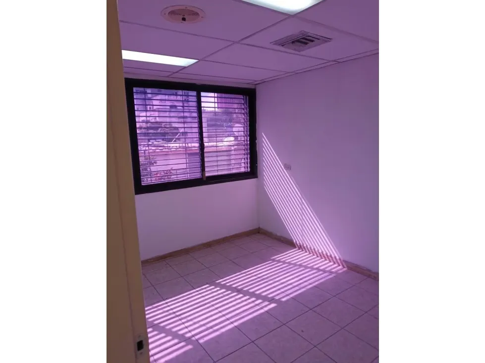 VENTA DE AMPLIA OFICINA EN LAS DELICIAS SABANA GRANDE - 2