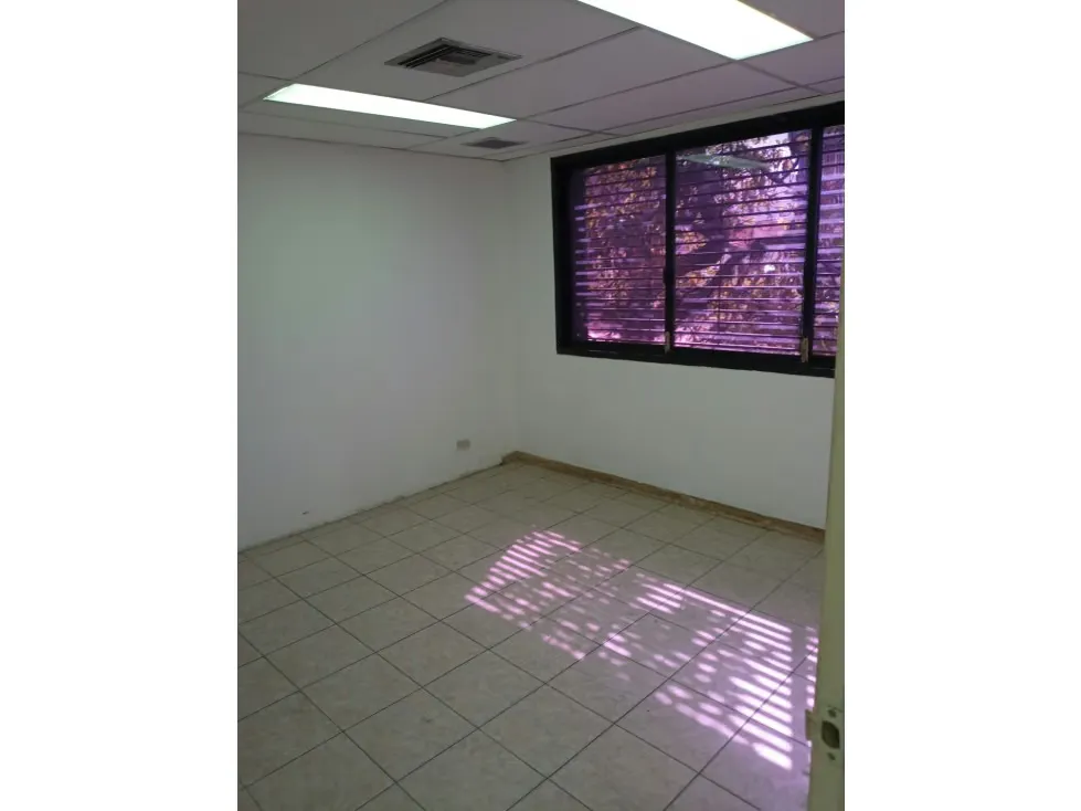 VENTA DE AMPLIA OFICINA EN LAS DELICIAS SABANA GRANDE - 3