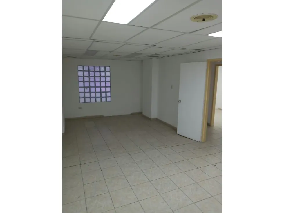 VENTA DE AMPLIA OFICINA EN LAS DELICIAS SABANA GRANDE - 4