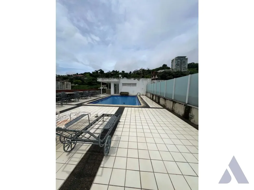 Vendo apartamento en calle cerrada 220m2 Las Mercedes 9303 - 19