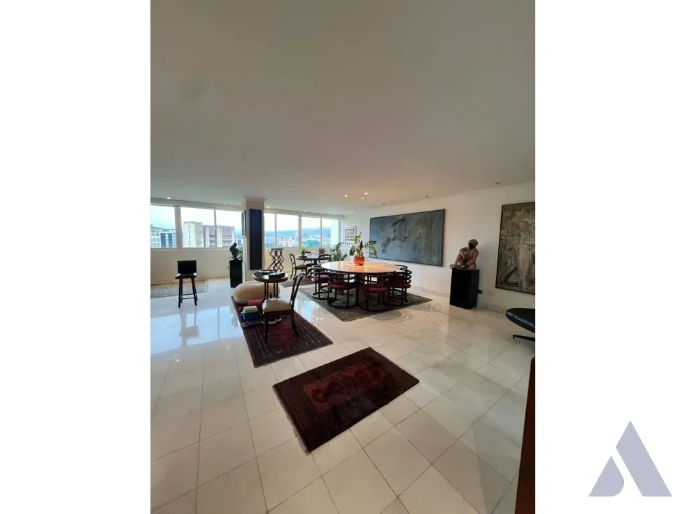 Vendo apartamento en calle cerrada 220m2 Las Mercedes 9303 - 4