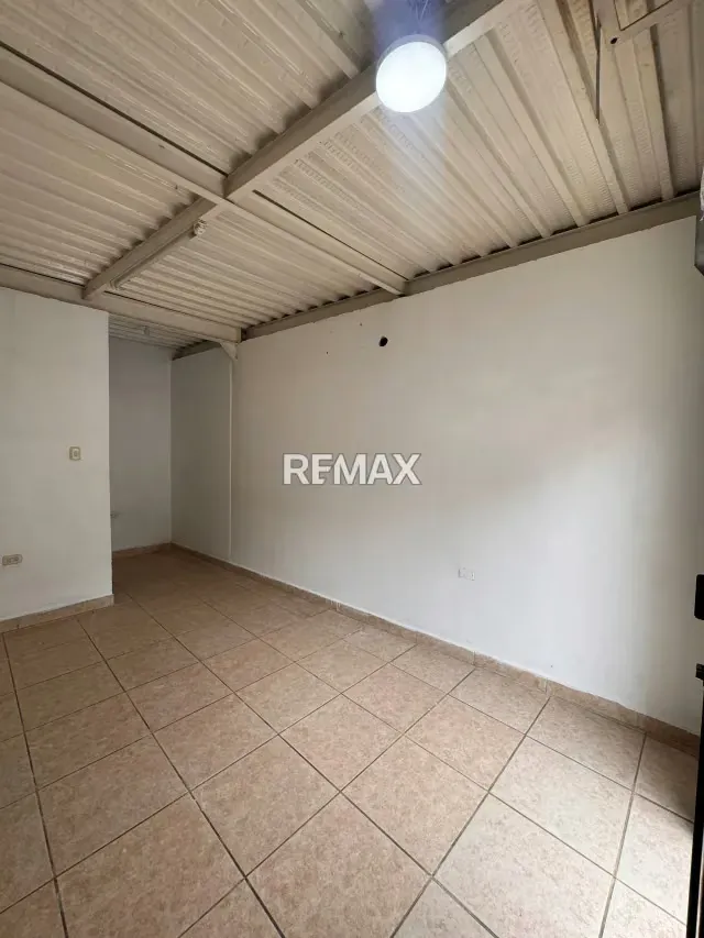 En Alquiler Local Comercial ubicado en Guanare, Carrera 4 entre Av. Unda y Calle 9, Guanare, Portuguesa, Venezuela - 3