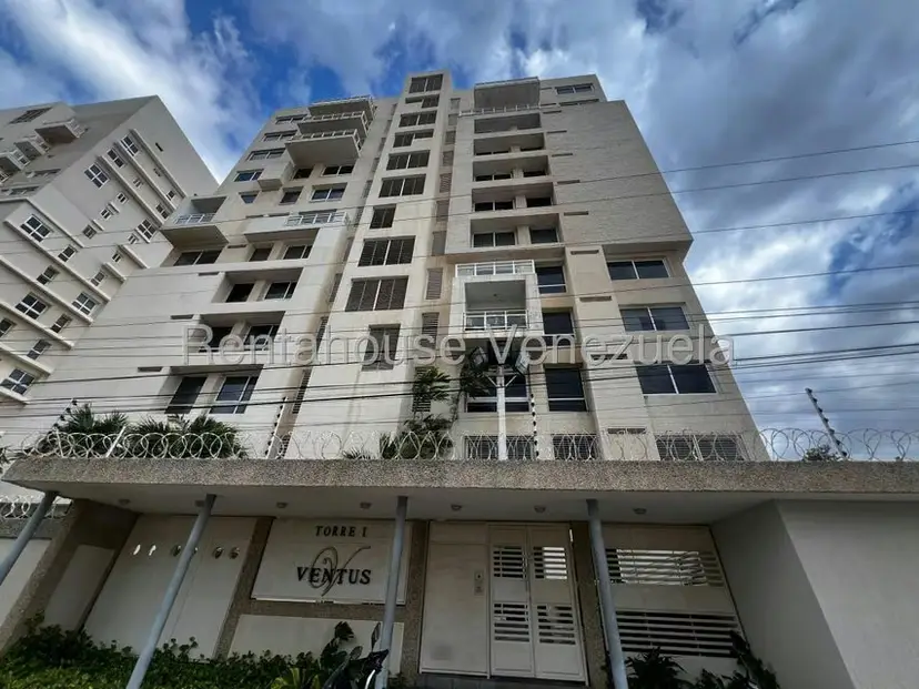 Apartamento (Multiples Niveles) en Venta en La Lago, Zulia