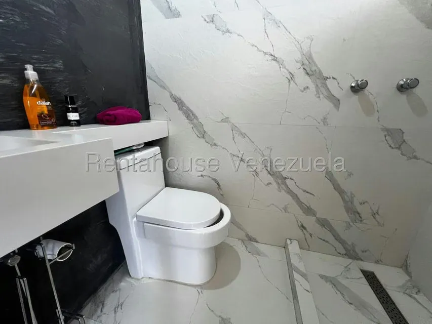 Apartamento (Multiples Niveles) en Venta en La Lago, Zulia - 19