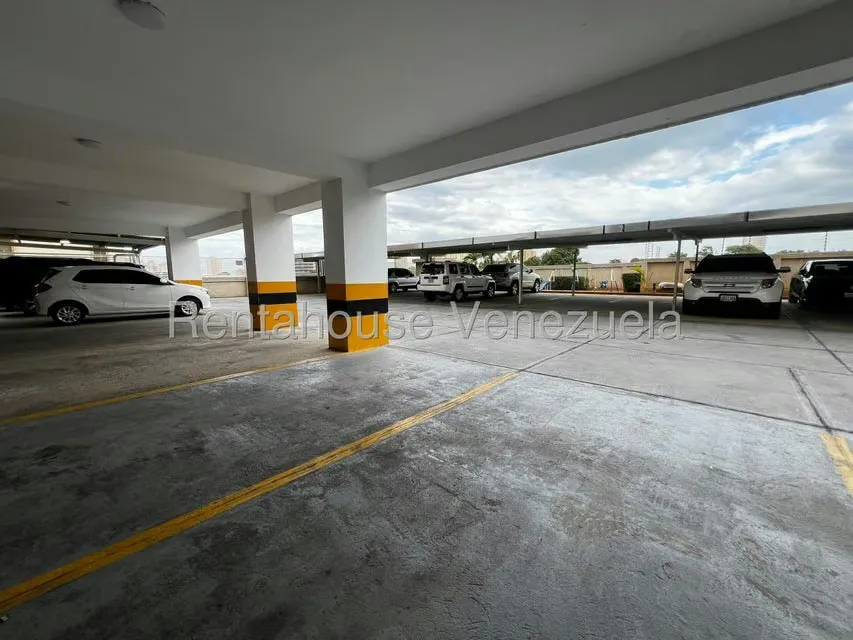Apartamento (Multiples Niveles) en Venta en La Lago, Zulia - 26