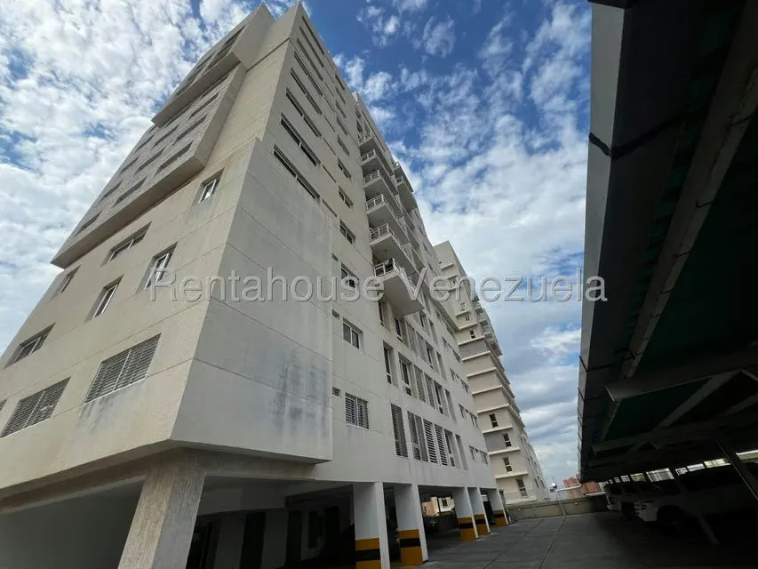 Apartamento (Multiples Niveles) en Venta en La Lago, Zulia - 27