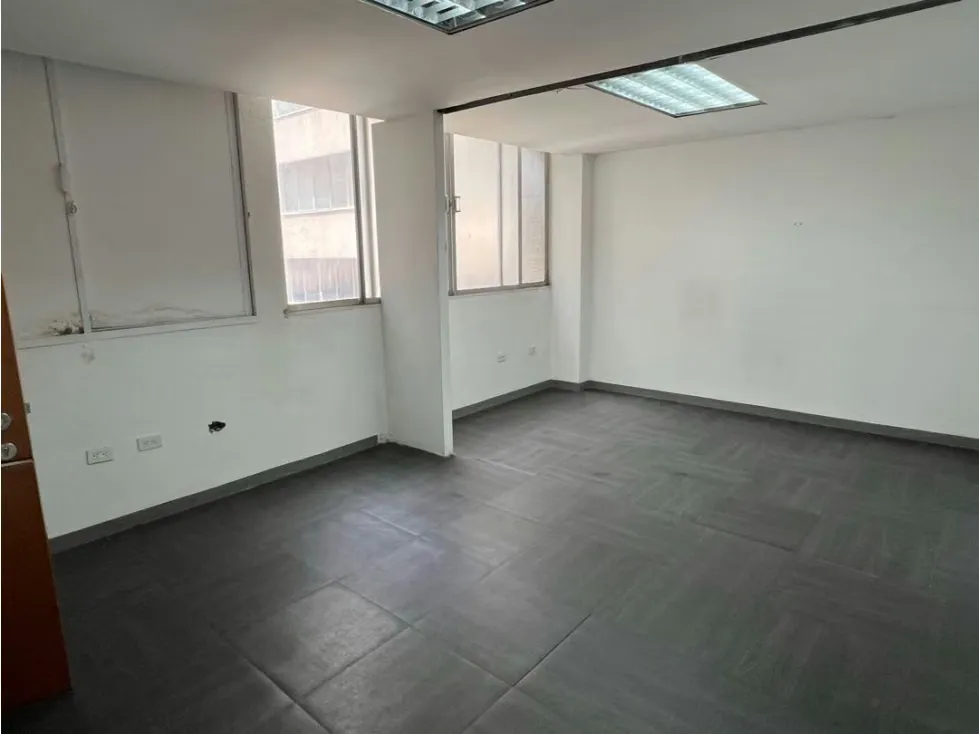 En Alquiler Oficina de 117m2 en El Rosal. Chacao - Caracas
