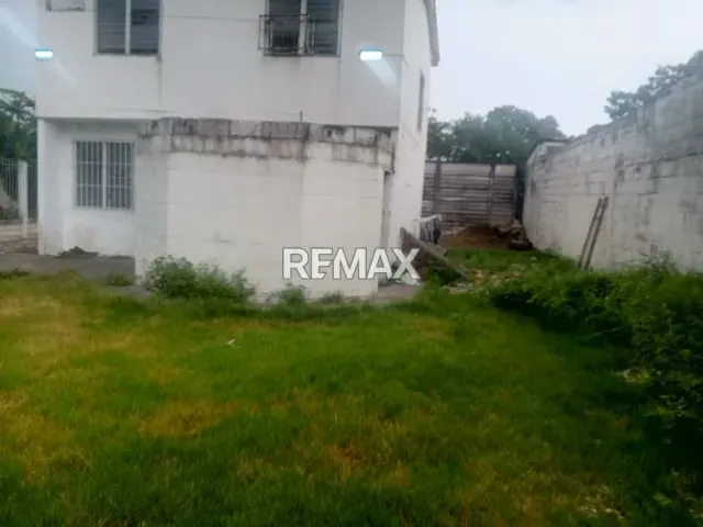 Se Vende Casa de dos pisos ubicada en Villa Pastora 1, - 2