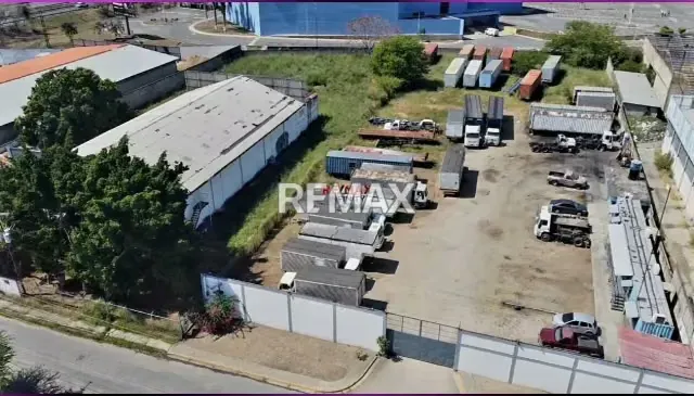 TERRENO Y GALPÓN COMERCIAL E INDUSTRIAL - 2