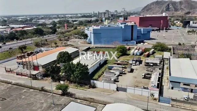 TERRENO Y GALPÓN COMERCIAL E INDUSTRIAL - 3
