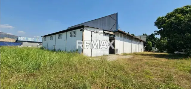 TERRENO Y GALPÓN COMERCIAL E INDUSTRIAL - 10