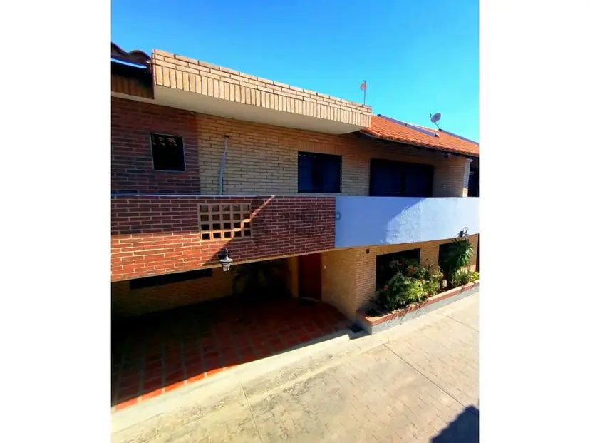 Se vende Town house moderno en mañongo, 100% planta y pozo (antisismo)