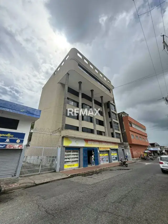 En Alquiler 2da Planta del Centro Comercial MASCOLO.