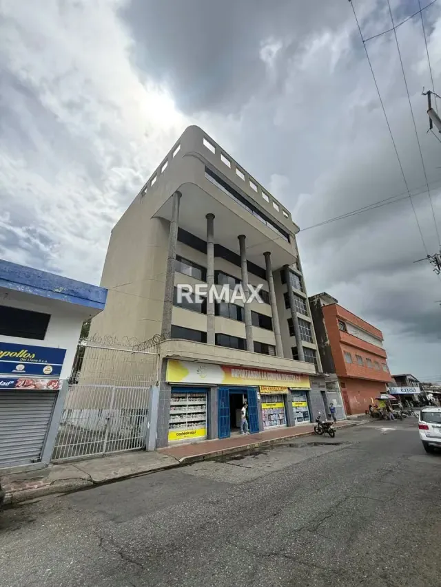En Alquiler 2da Planta del Centro Comercial MASCOLO.