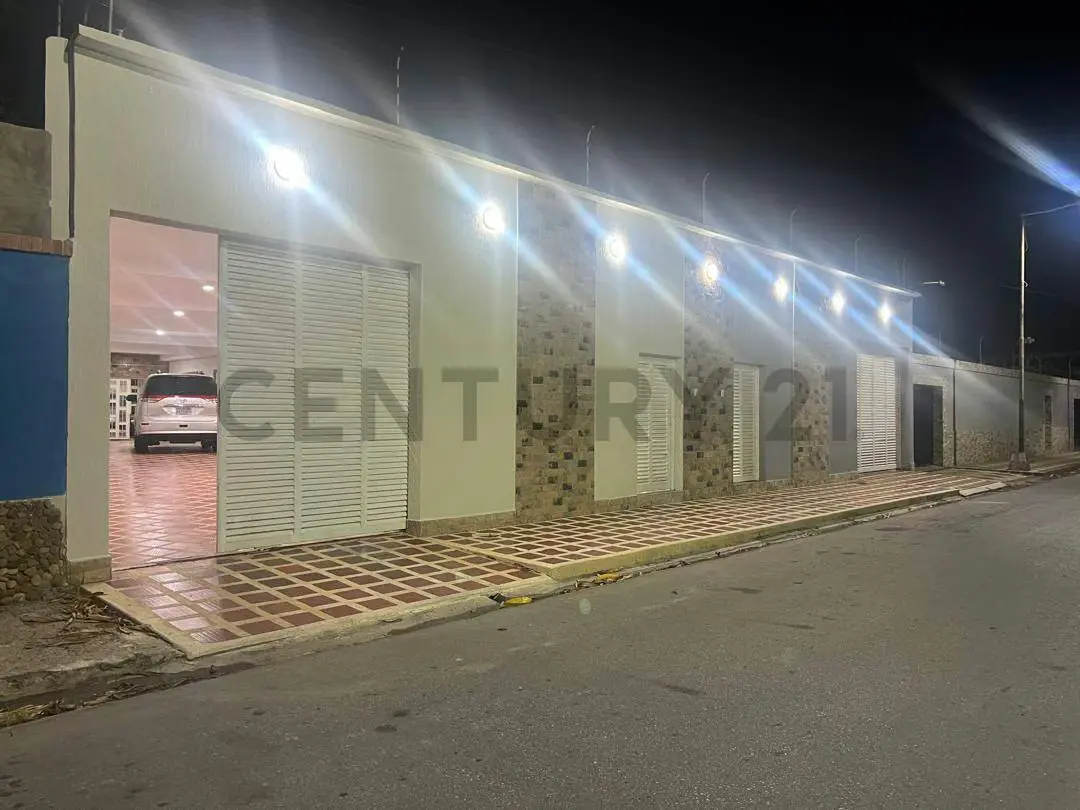 Casa con acabados modernos y lujosos con buen acceso en Cumana - 14