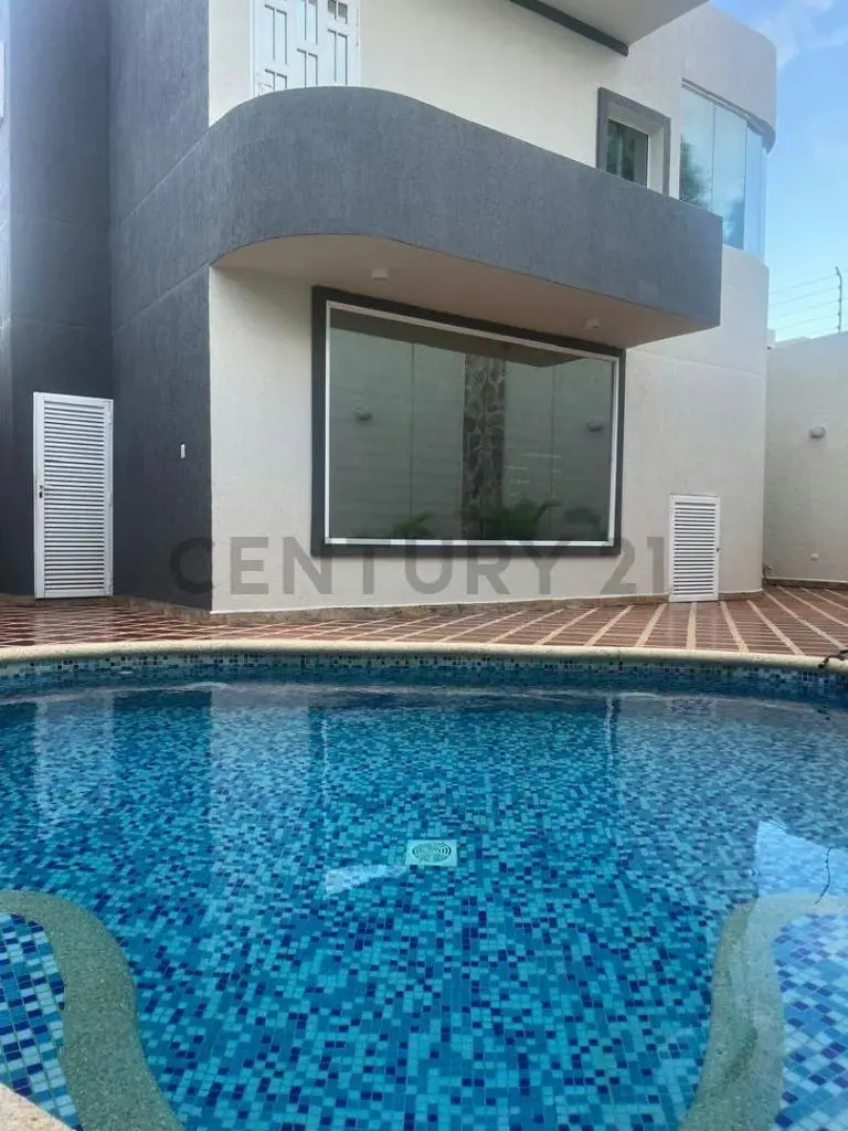 Casa con acabados modernos y lujosos con buen acceso en Cumana - 15