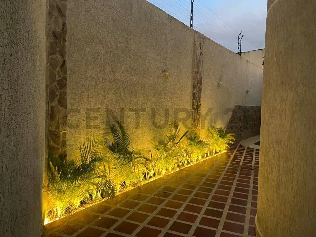 Casa con acabados modernos y lujosos con buen acceso en Cumana - 7