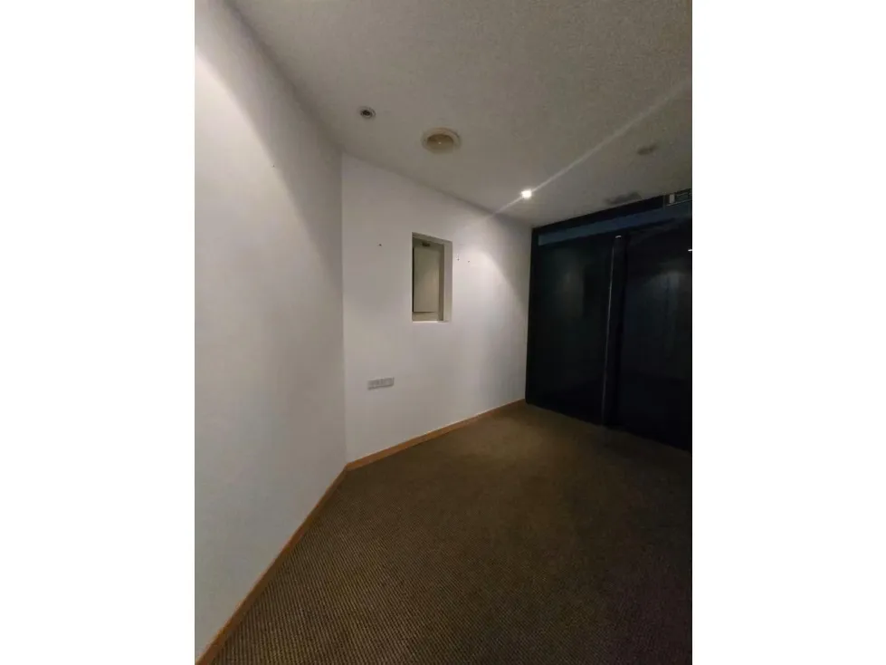 OFICINA EN VENTA 157 M2 - URB CHUAO - 2