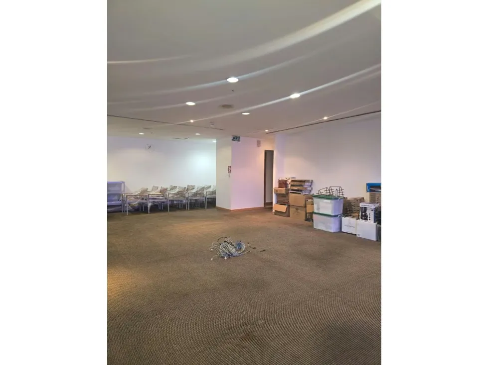 OFICINA EN VENTA 157 M2 - URB CHUAO - 11