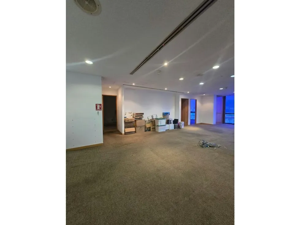 OFICINA EN VENTA 157 M2 - URB CHUAO - 14