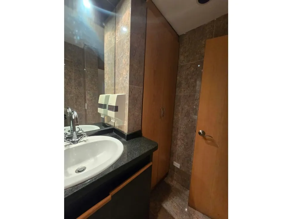 OFICINA EN VENTA 157 M2 - URB CHUAO - 4