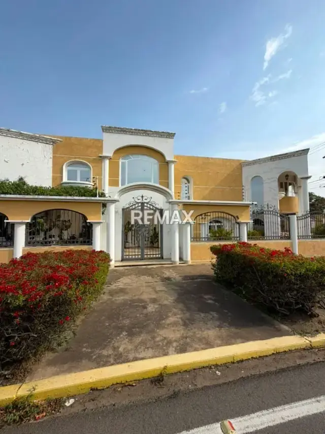 Casa Quinta en Venta Urb. Canta Claro