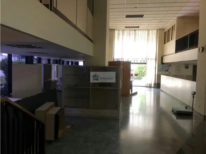 Oficina Comercial en alquiler Santa Eduvigis de 400m2