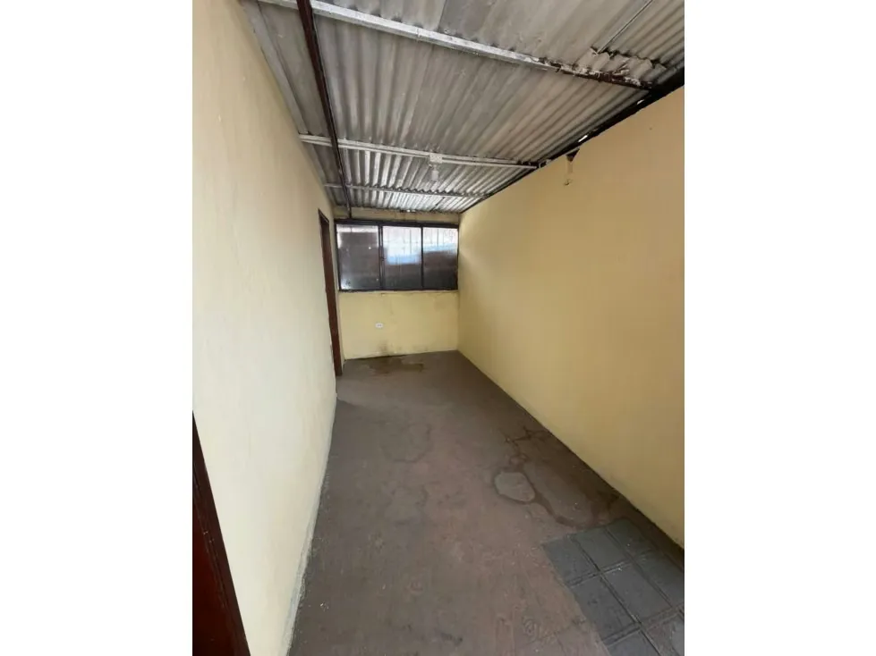 Venta de casa en Catia, calle Argentina, orilla de calle 324m2/9H/6B - 11