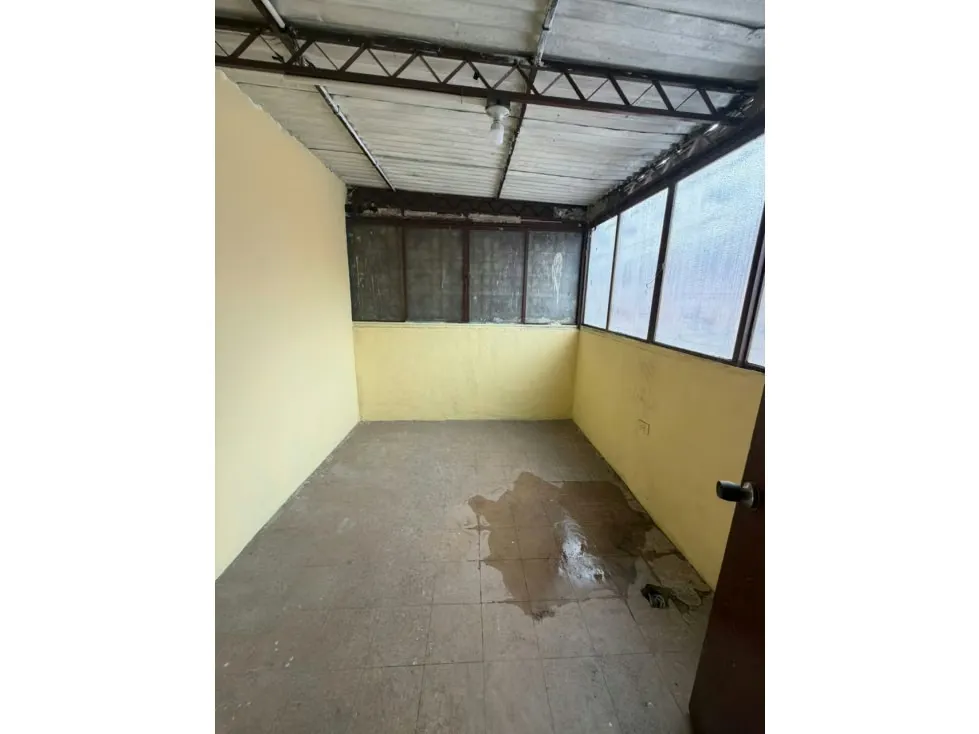Venta de casa en Catia, calle Argentina, orilla de calle 324m2/9H/6B - 14