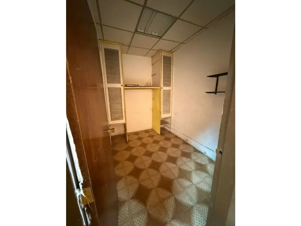 Venta de casa en Catia, calle Argentina, orilla de calle 324m2/9H/6B - 17