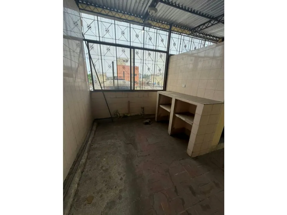 Venta de casa en Catia, calle Argentina, orilla de calle 324m2/9H/6B - 24