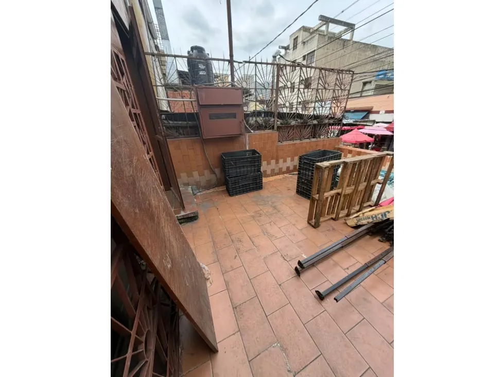 Venta de casa en Catia, calle Argentina, orilla de calle 324m2/9H/6B - 30