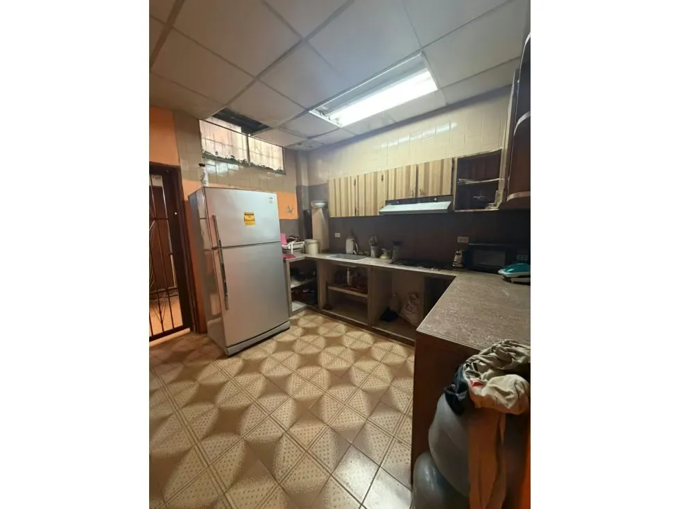 Venta de casa en Catia, calle Argentina, orilla de calle 324m2/9H/6B - 6