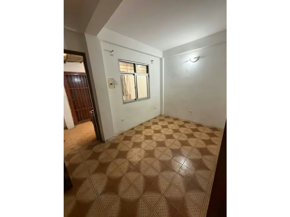 Venta de casa en Catia, calle Argentina, orilla de calle 324m2/9H/6B - 8