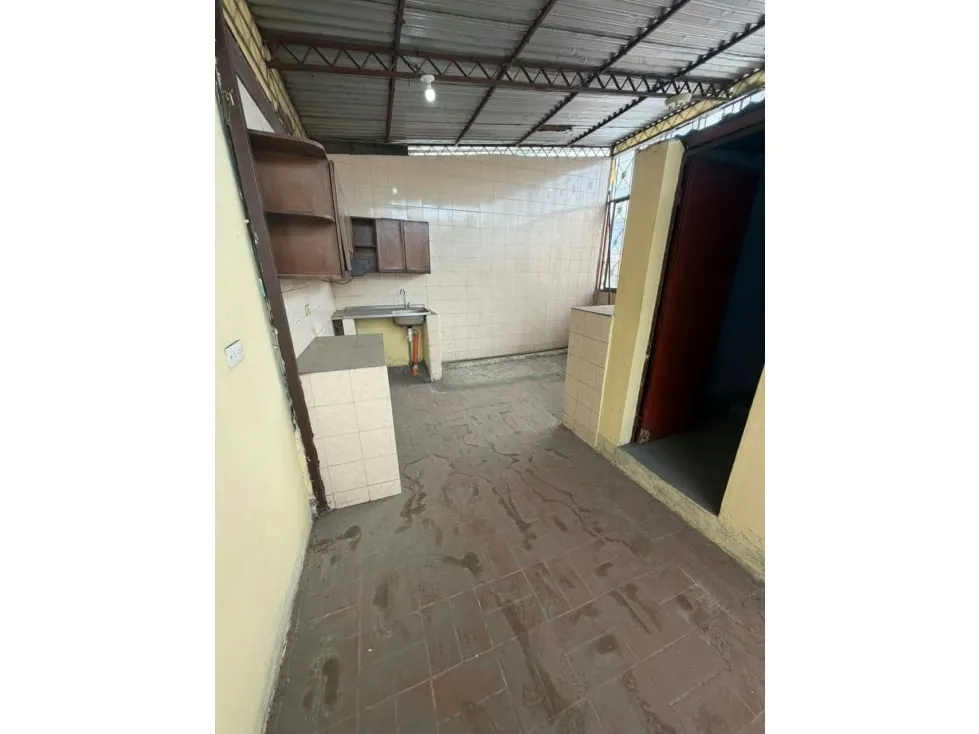 Venta de casa en Catia, calle Argentina, orilla de calle 324m2/9H/6B - 9
