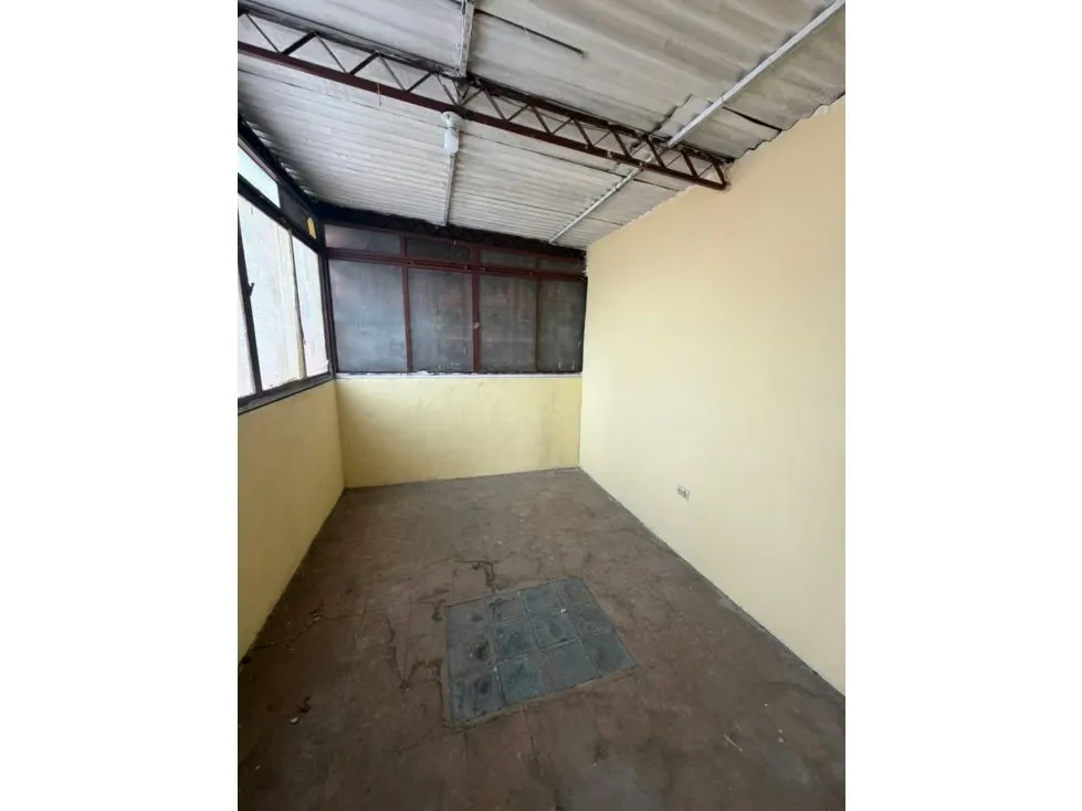 Venta de casa en Catia, calle Argentina, orilla de calle 324m2/9H/6B - 10